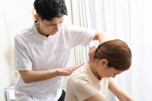 ぎっくり腰の回復期に当院で行う手技施術